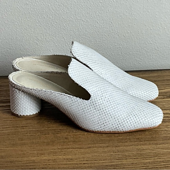 Intentionally Blank White Reptile Leather Mule, New in Box - Picture 2 of 8